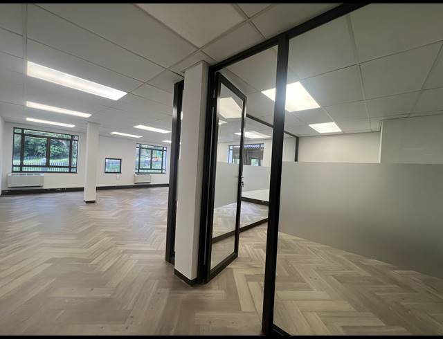 89M² OFFICE TO LET IN HYDE PARK
